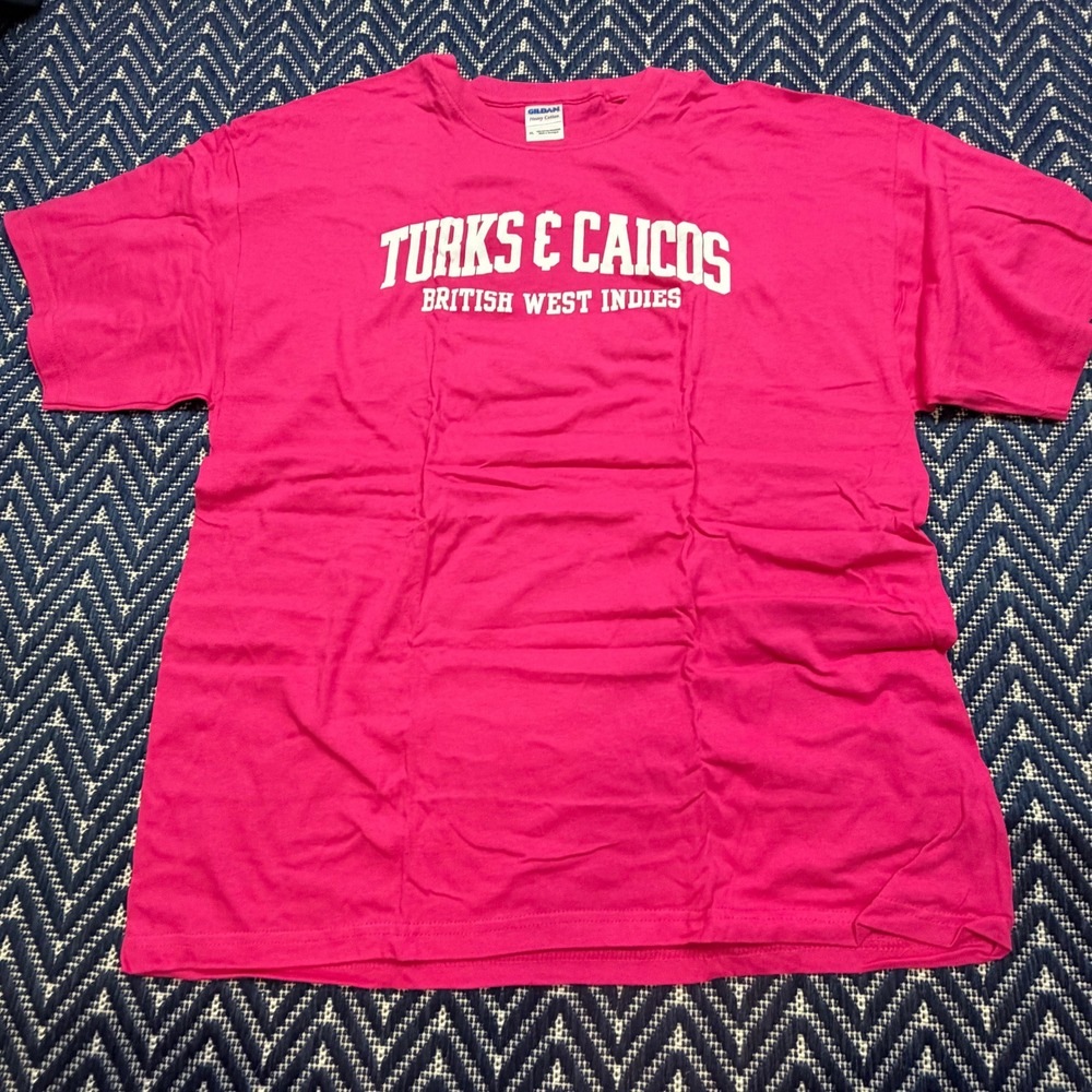 Turks & Caicos Graphic T-Shirt Unisex XL Pink Gildan